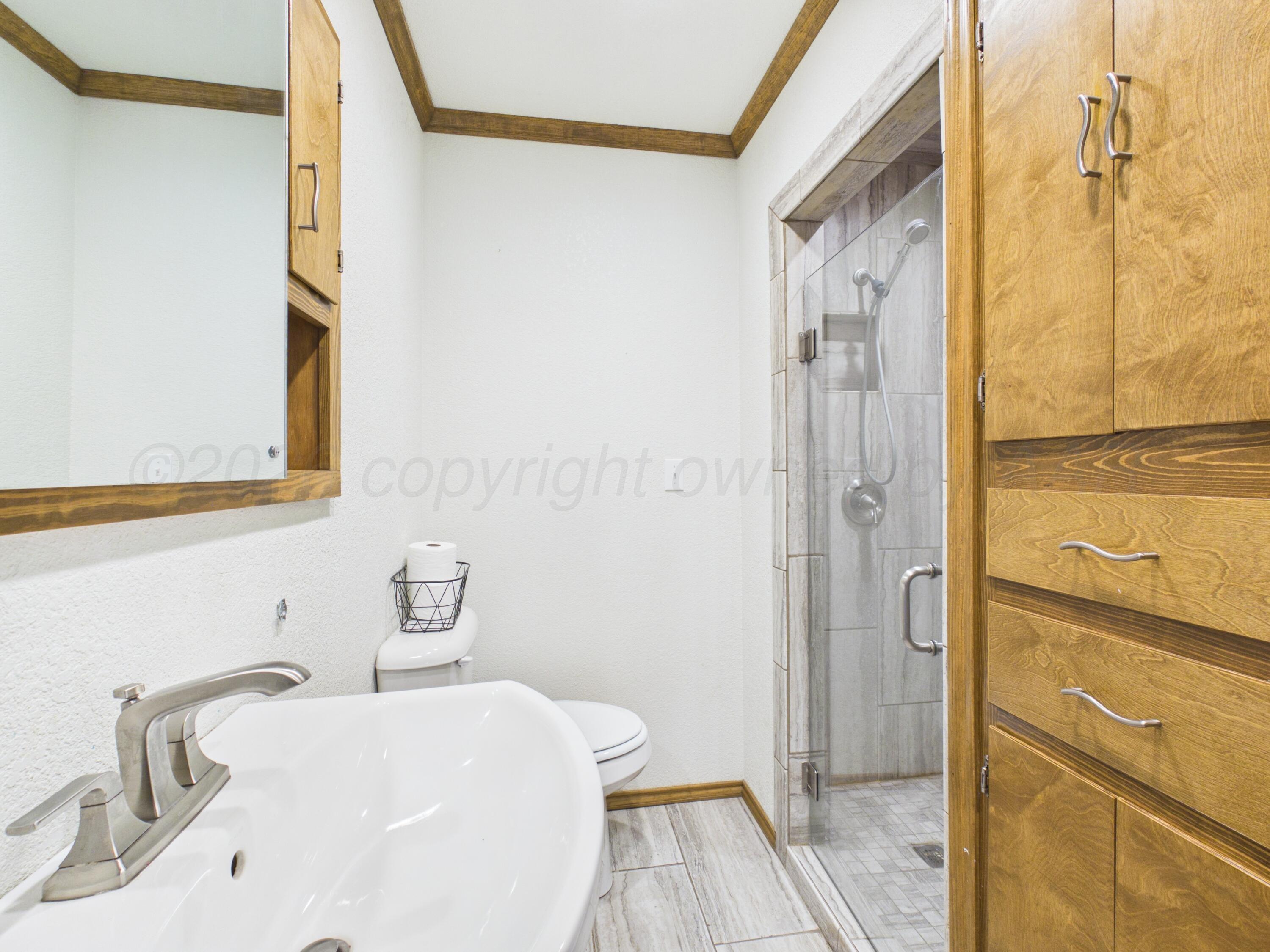 1007 South Canadian Street Wheeler, TX 79096 - Photo 32 of 56 Bathroom
