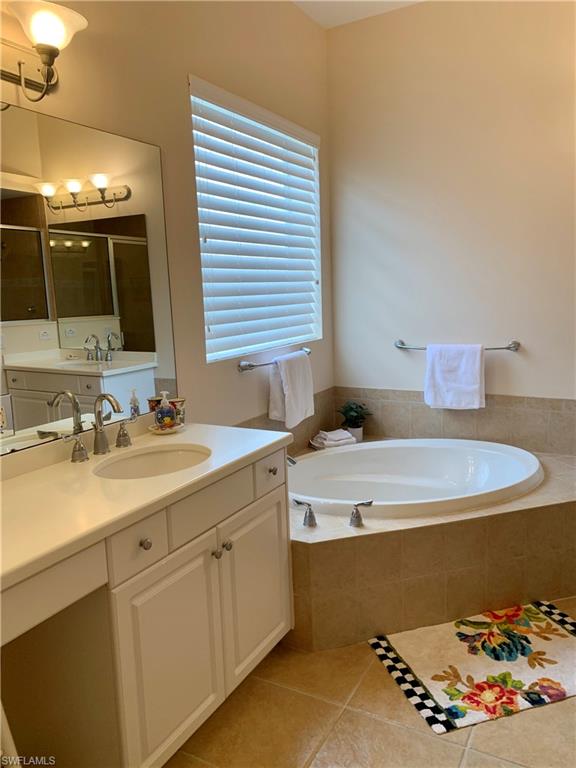 3910 Jasmine Lake Circle Naples, FL 34119 - Photo 11 of 32