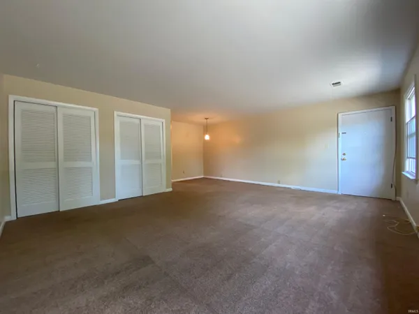 $850 | 225 East Winslow Road, Unit 2, Bloomington, IN 47401
