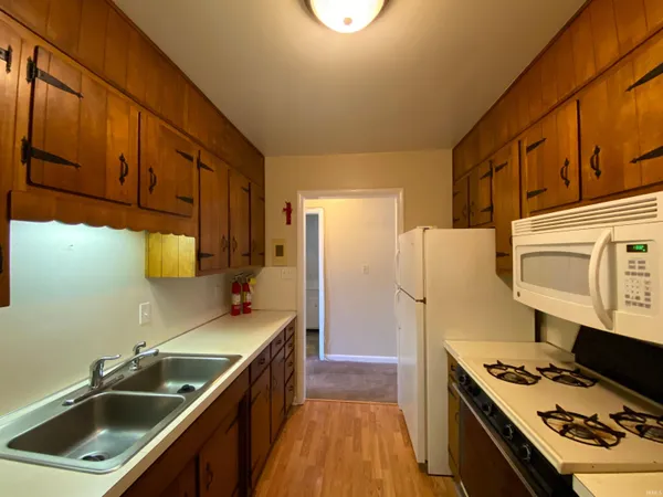 $850 | 225 East Winslow Road, Unit 2, Bloomington, IN 47401