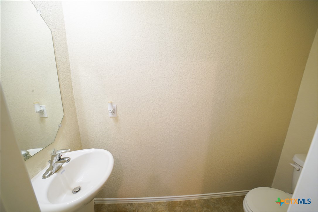 6304 Tess Road Temple, TX 76502 - Photo 22 of 42 Downstair 1/2 bath