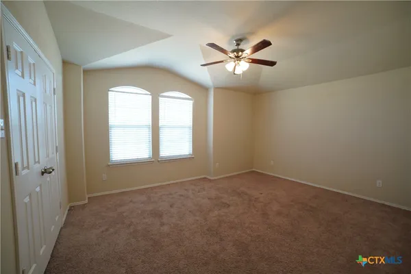 a view of empty room with window