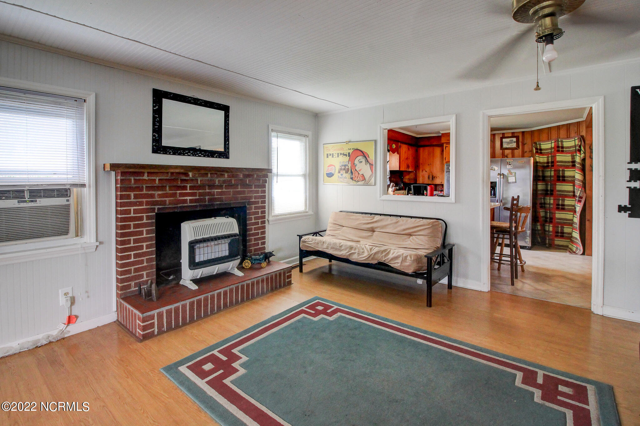 906 Nine Foot Road Newport, NC 28570 - Photo 5 of 27 Living Room