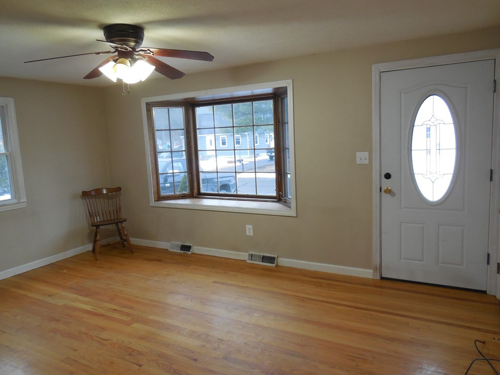 14 Kenneth Road Easthampton, MA 01027 - Photo 4 of 24 Gallery Image 4
