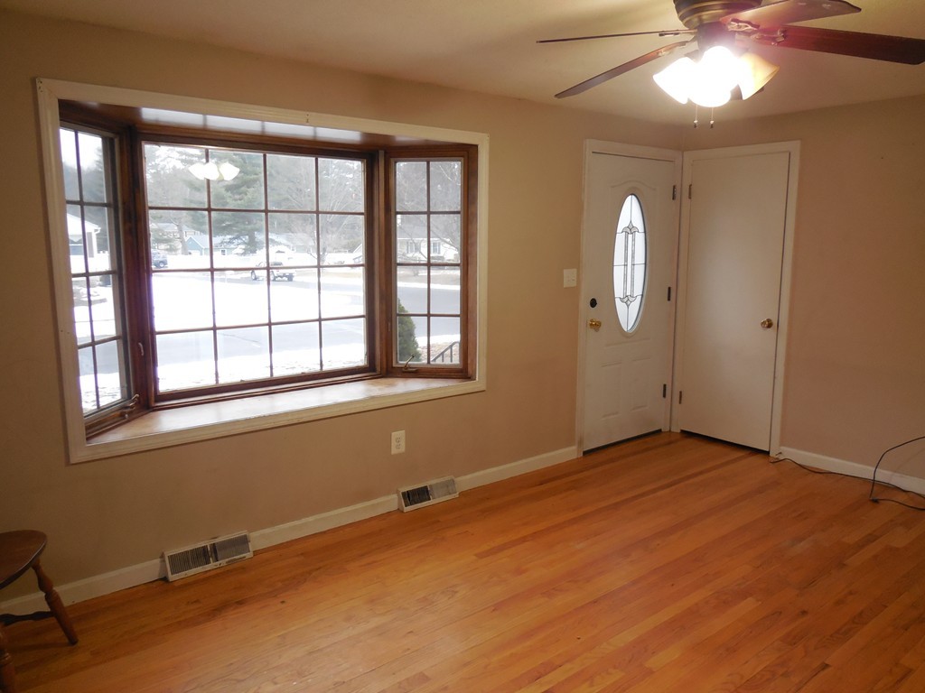 14 Kenneth Road Easthampton, MA 01027 - Photo 5 of 24 Gallery Image 5
