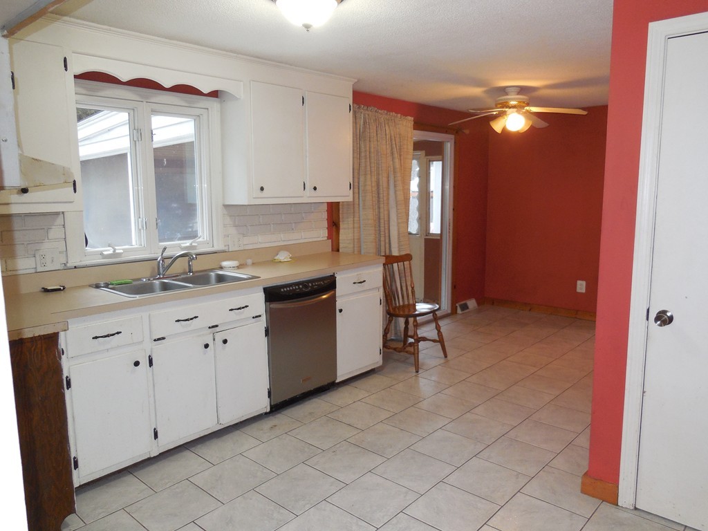 14 Kenneth Road Easthampton, MA 01027 - Photo 6 of 24 Gallery Image 6
