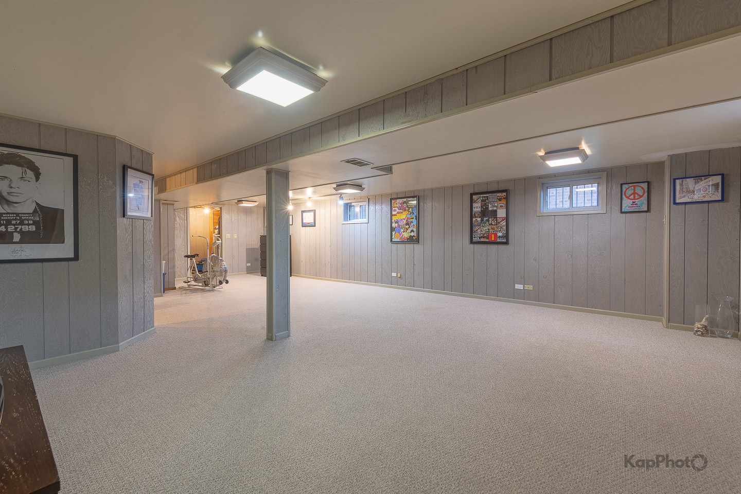 604 West 43rd Street Chicago, IL 60609 - Photo 23 of 30 a view of a livingroom with window