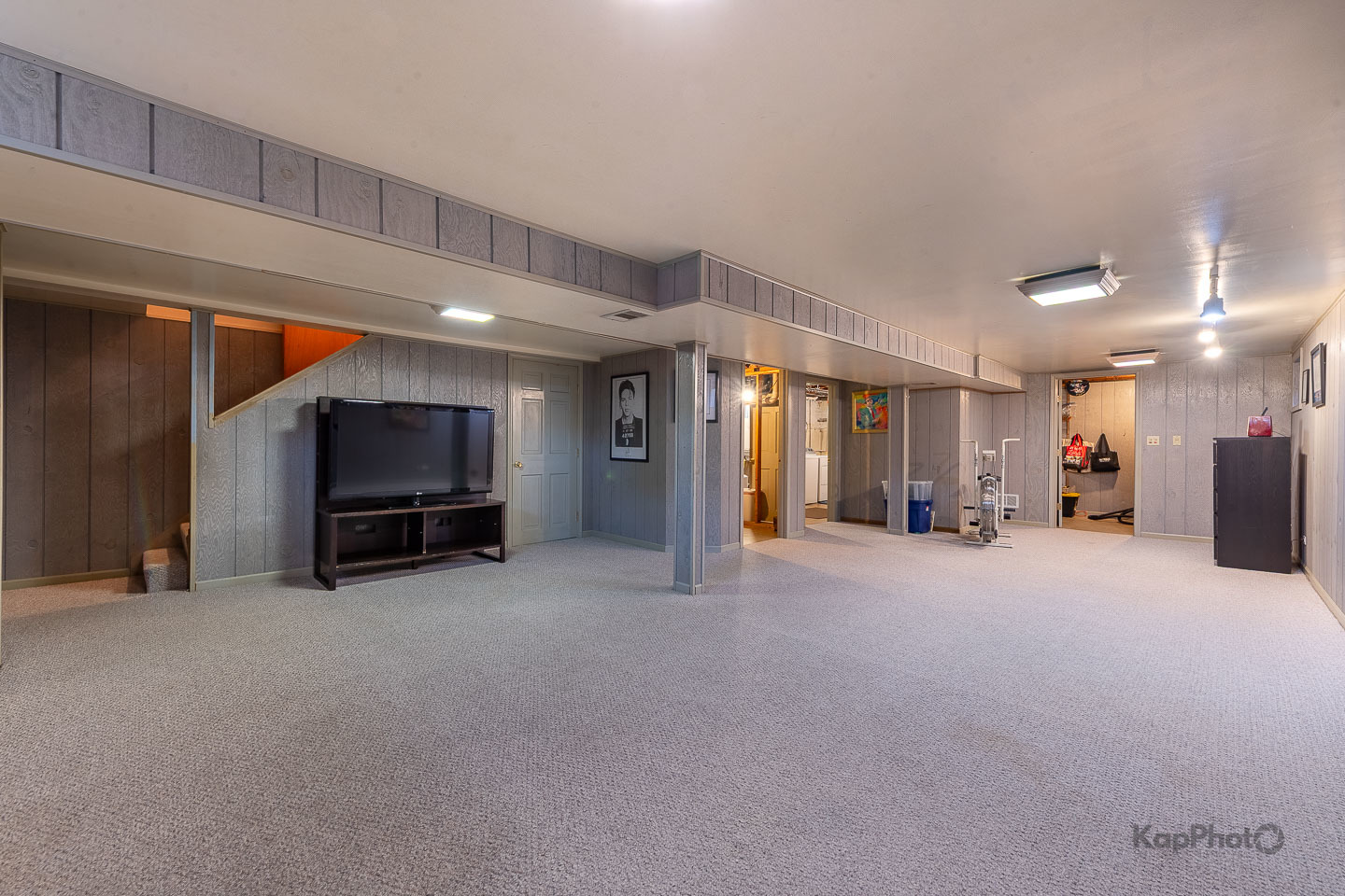 604 West 43rd Street Chicago, IL 60609 - Photo 24 of 30 a view of a livingroom with furniture and a flat screen tv
