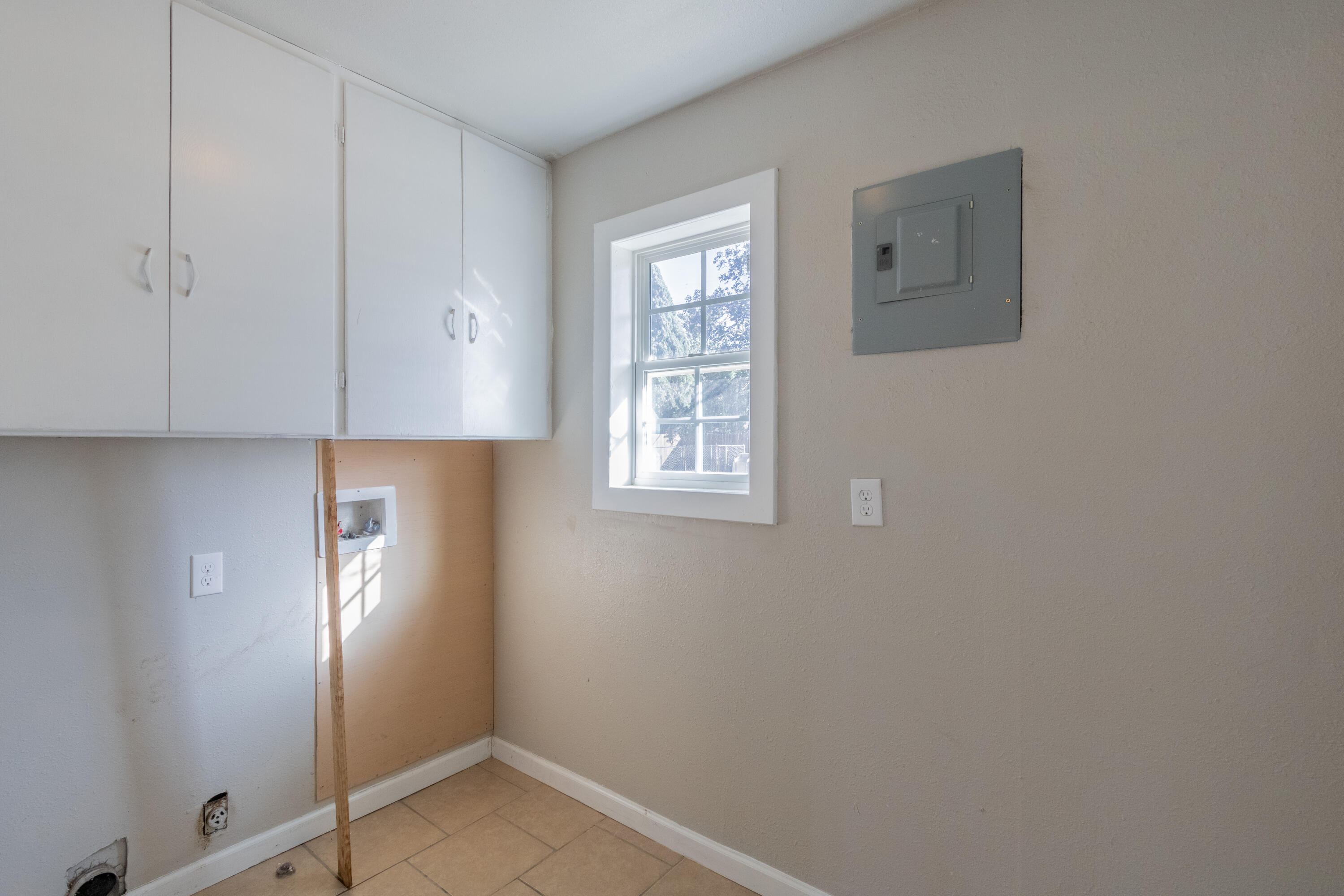 4021 38th Street Lubbock, TX 79413 - Photo 26 of 32 a view of an empty room with window and cabinet