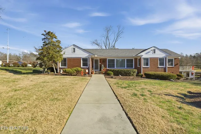 $395,000 | 400 Eagle Bend Lane, Clinton, TN 37716
