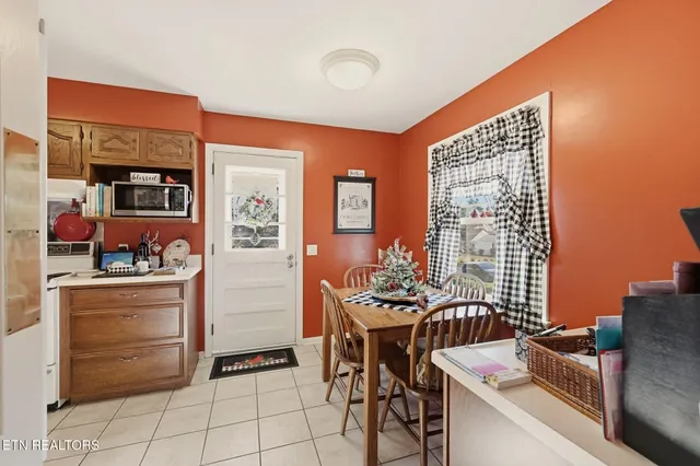 $395,000 | 400 Eagle Bend Lane, Clinton, TN 37716