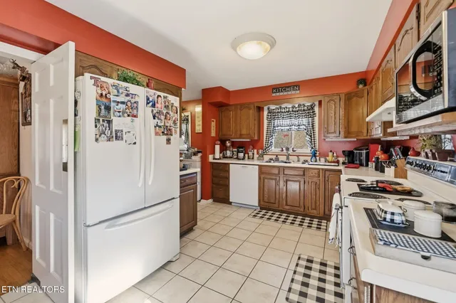 $395,000 | 400 Eagle Bend Lane, Clinton, TN 37716