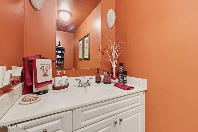 $395,000 | 400 Eagle Bend Lane, Clinton, TN 37716