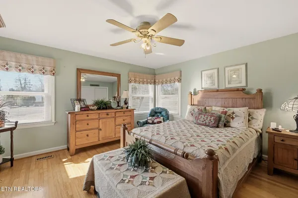 $389,000 | 400 Eagle Bend Lane, Clinton, TN 37716