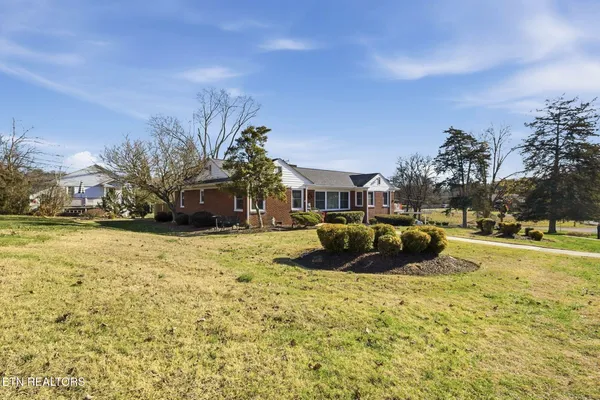$389,000 | 400 Eagle Bend Lane, Clinton, TN 37716