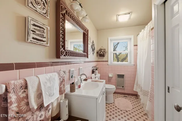 $395,000 | 400 Eagle Bend Lane, Clinton, TN 37716