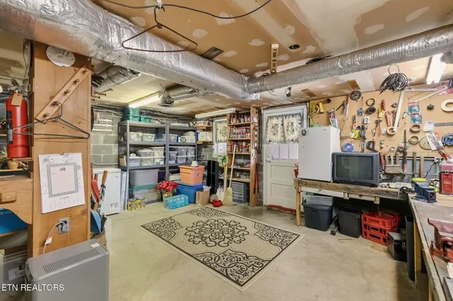 $395,000 | 400 Eagle Bend Lane, Clinton, TN 37716