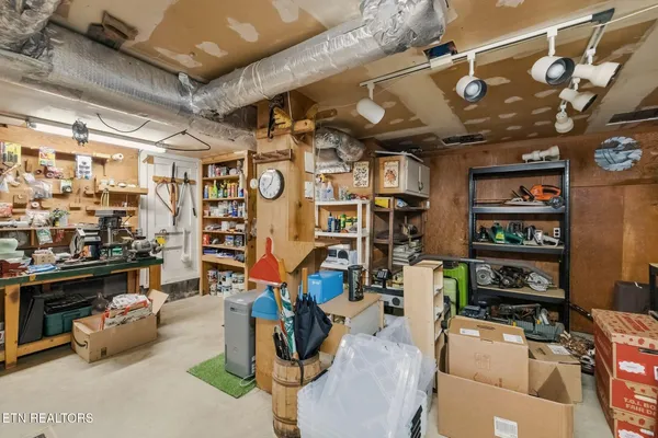 $389,000 | 400 Eagle Bend Lane, Clinton, TN 37716