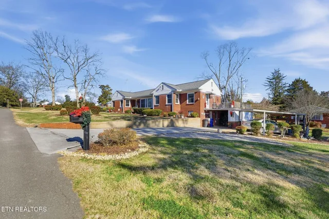$395,000 | 400 Eagle Bend Lane, Clinton, TN 37716