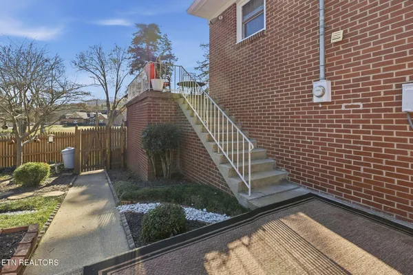 $389,000 | 400 Eagle Bend Lane, Clinton, TN 37716