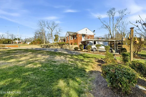 $389,000 | 400 Eagle Bend Lane, Clinton, TN 37716