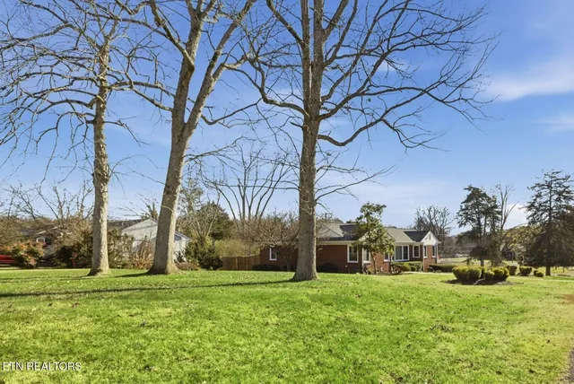 $395,000 | 400 Eagle Bend Lane, Clinton, TN 37716