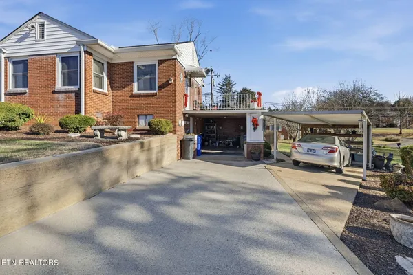 $389,000 | 400 Eagle Bend Lane, Clinton, TN 37716