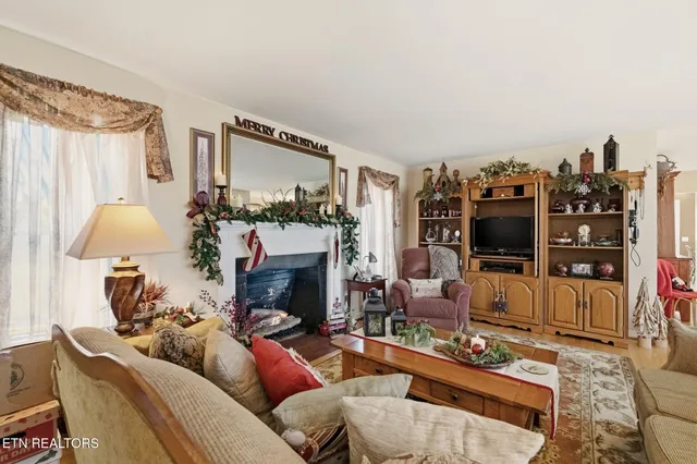 $395,000 | 400 Eagle Bend Lane, Clinton, TN 37716