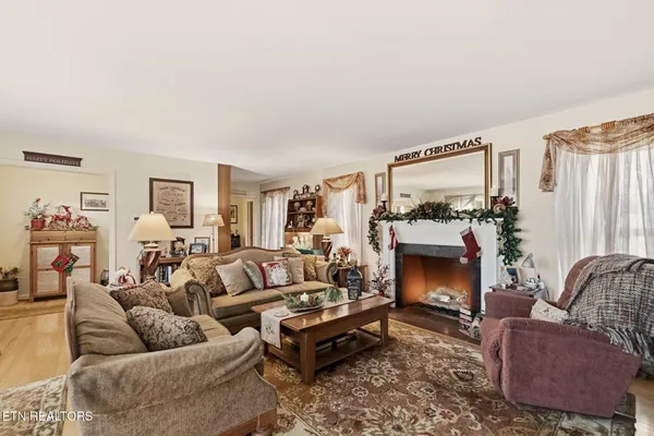 $389,000 | 400 Eagle Bend Lane, Clinton, TN 37716