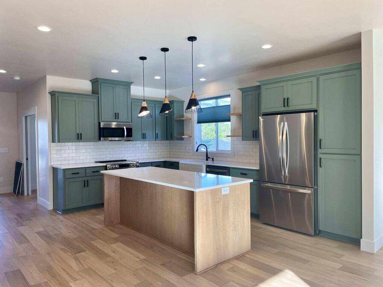 388 Randy Street Ashland, OR 97520 - Photo 2 of 30 Kitchen