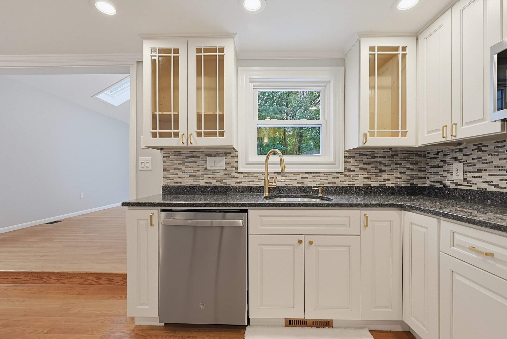29 Sunnyside Road Lynn, MA 01905 - Photo 8 of 30 Gallery Image 8