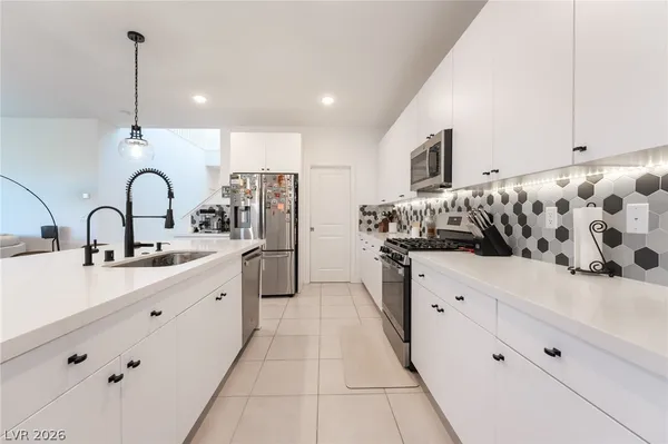 $2,695 | 720 Emerson Creek Court, North Las Vegas, NV 89084