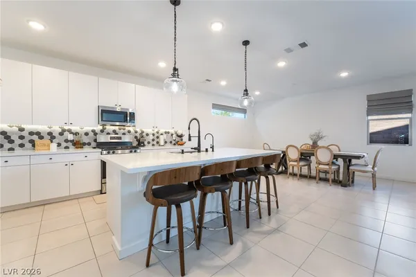 $2,695 | 720 Emerson Creek Court, North Las Vegas, NV 89084