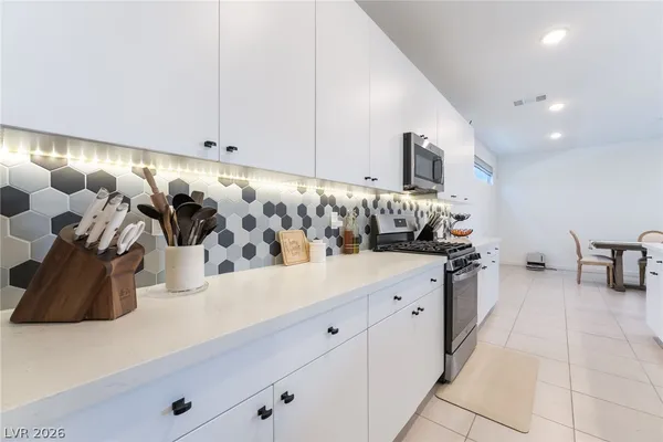 $2,695 | 720 Emerson Creek Court, North Las Vegas, NV 89084