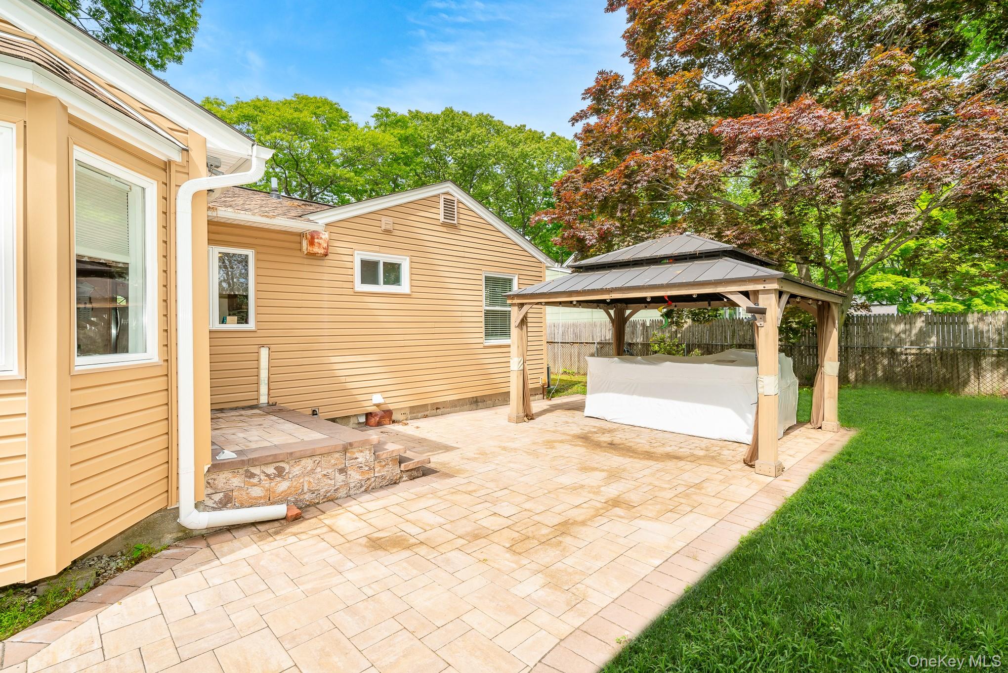 20 Amherst Street Islip, NY 11751 - Photo 6 of 29