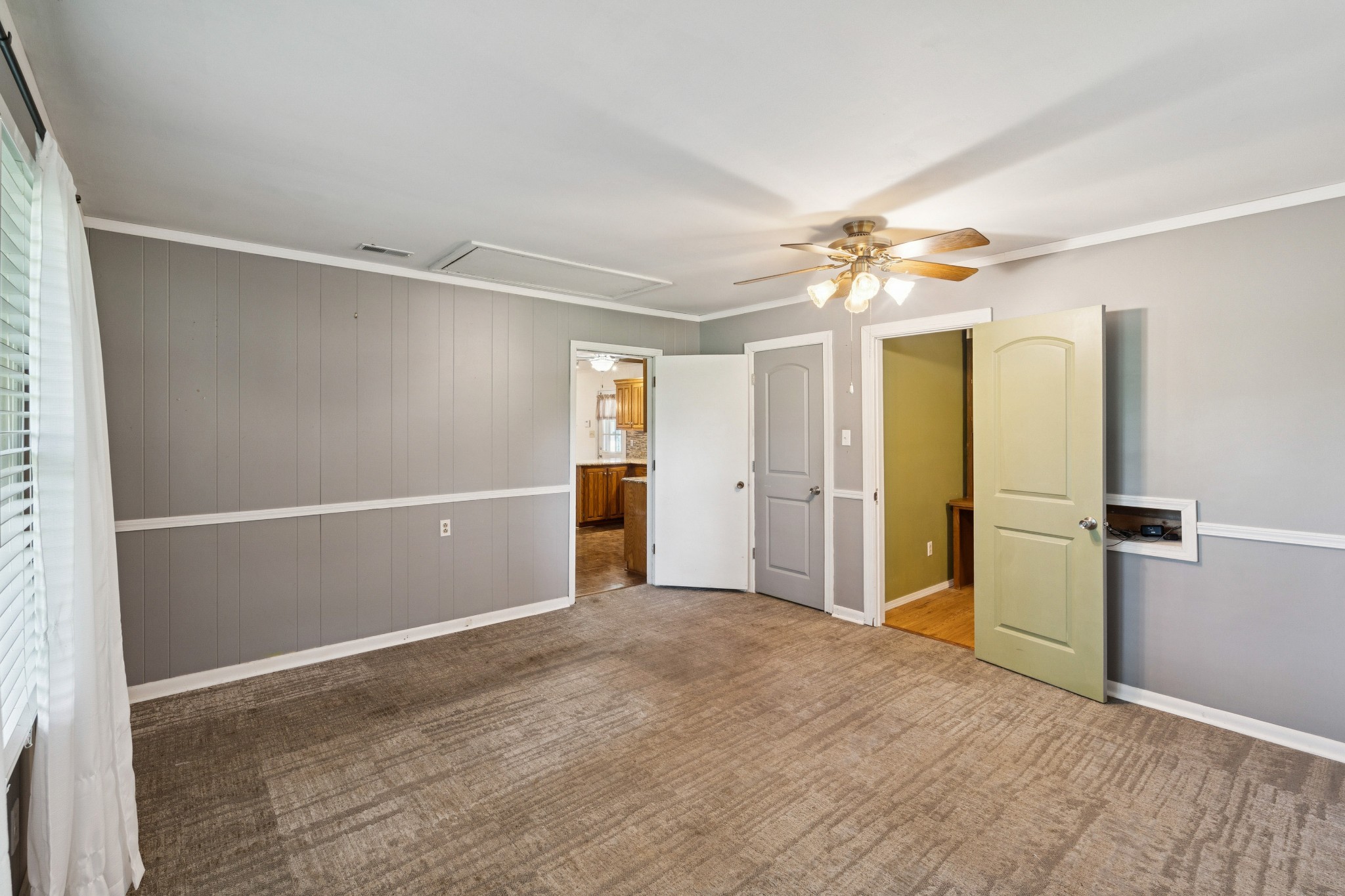 4272 Highway 49 Springfield, TN 37172 - Photo 20 of 50 a view of a big room with closet and windows
