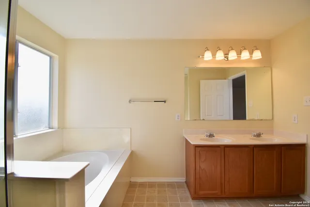 $1,850 | 120 Tower Bluff, Cibolo, TX 78108