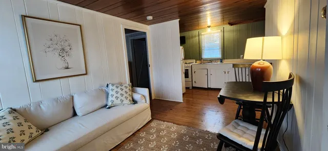 $1,350 | 211 West Laurel Street, Georgetown, DE 19947