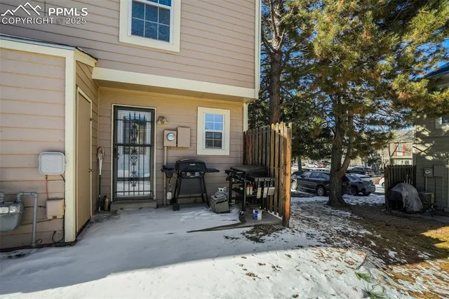 a view of living room filled with furniture and furniture