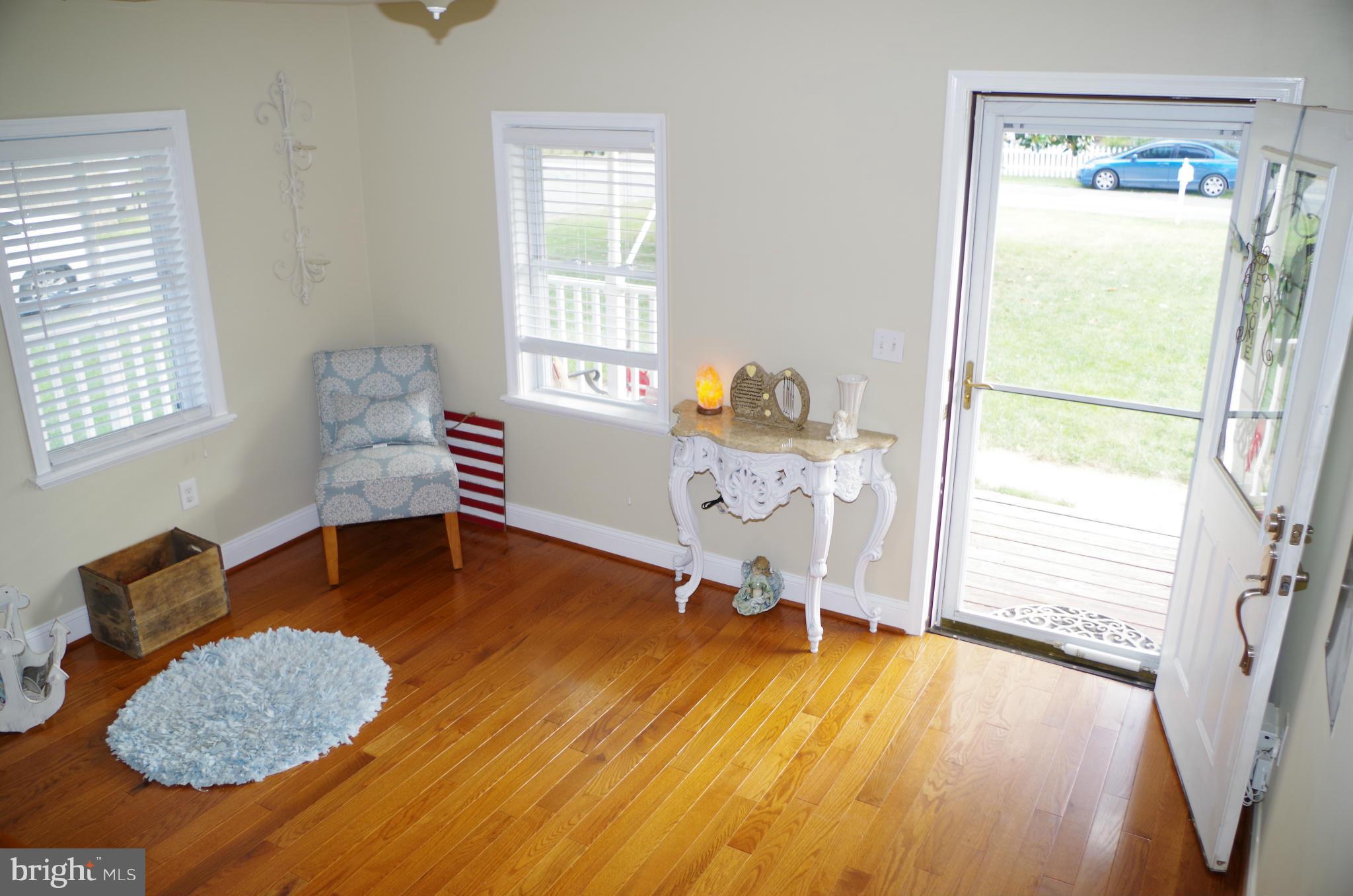 7332 Chesapeake Road Baltimore, MD 21220 - Photo 3 of 30 Living Room