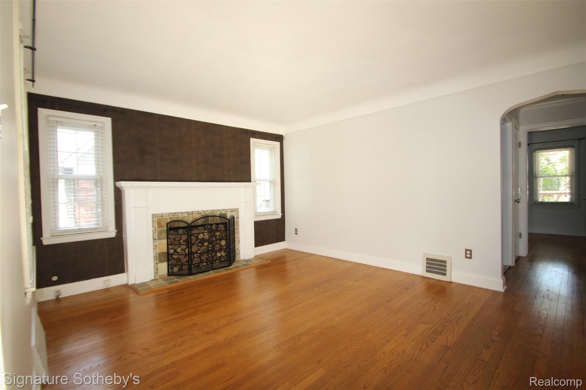 1950 Dorothea Road Berkley, MI 48072 - Photo 4 of 41 3 Living Rm1.JPG