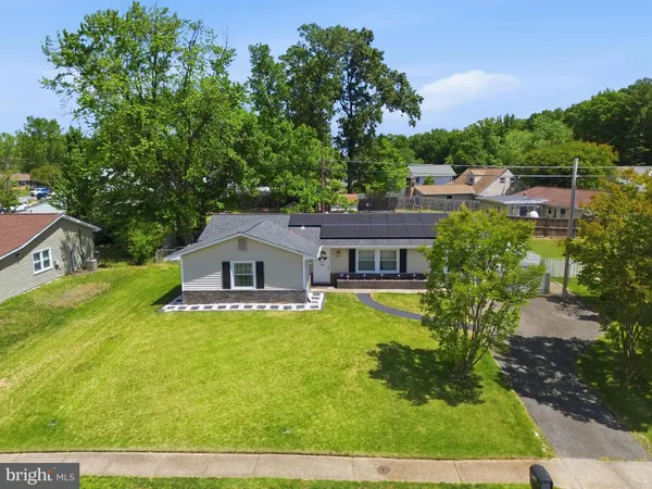 a view of house with a yard