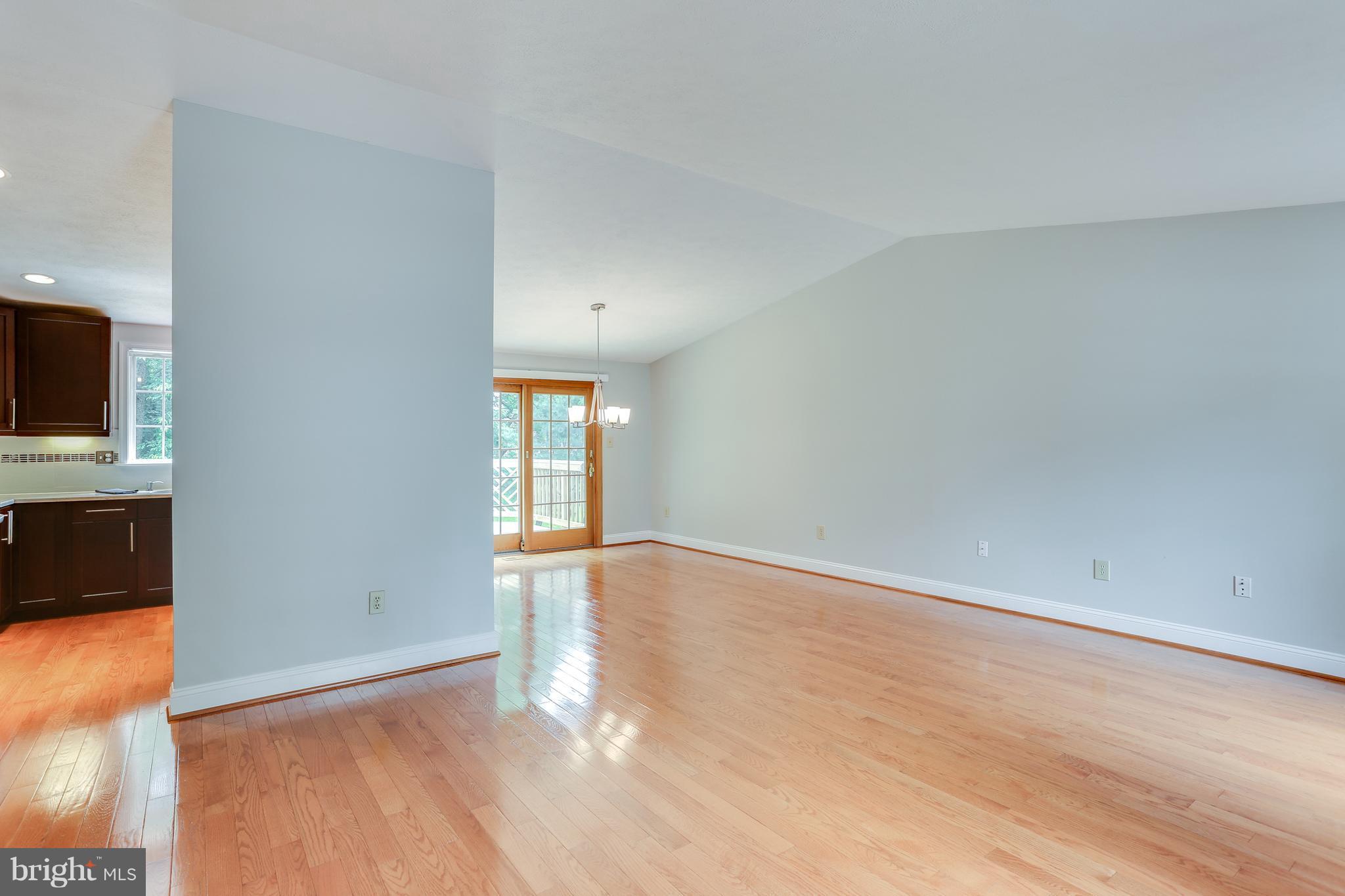 9401 Northgate Road Laurel, MD 20723 - Photo 8 of 30 Living Room/Dining Room combo