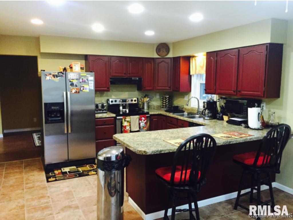 104 Exeter Court Springfield, IL 62704 - Photo 3 of 21
