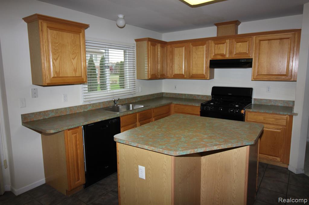 3182 Davenport Lane Rochester, MI 48309 - Photo 3 of 9