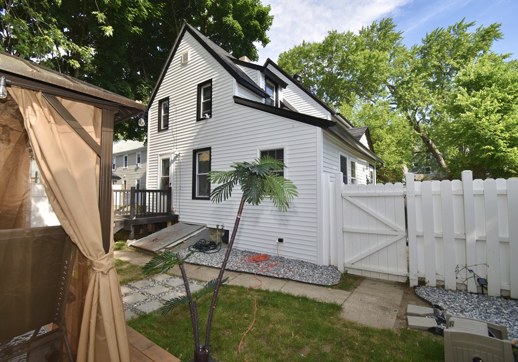 106 Suffolk Street Springfield, MA 01109 - Photo 17 of 18
