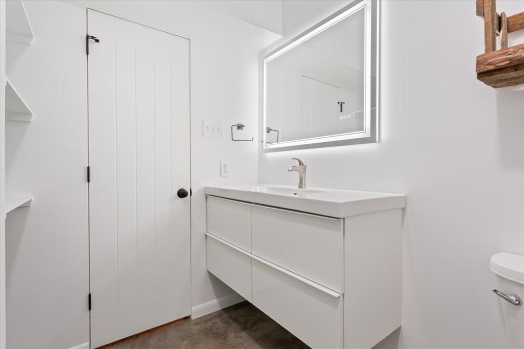 1326 South 12th Street Waco, TX 76706 - Photo 17 of 25 a bathroom with a sink toilet and mirror