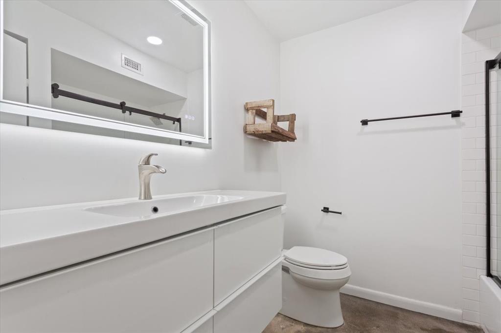 1326 South 12th Street Waco, TX 76706 - Photo 18 of 25 a bathroom with a toilet sink and mirror