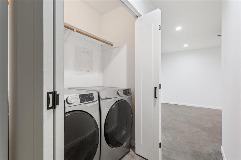 1326 South 12th Street Waco, TX 76706 - Photo 25 of 25 a utility room with dryer and washer