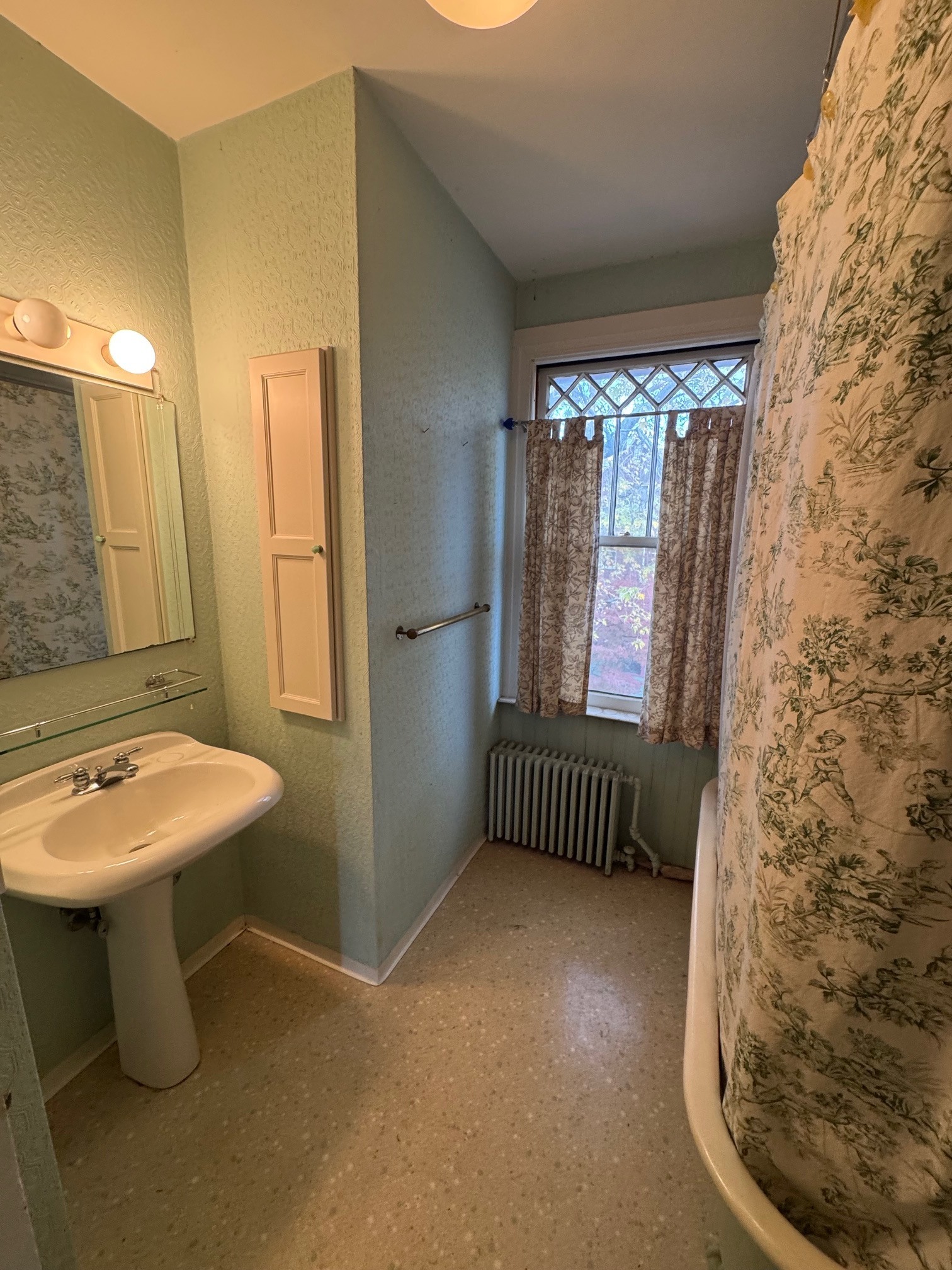 518 Prospect Avenue Hartford, CT 06105 - Photo 26 of 39 a bathroom with a sink toilet and shower